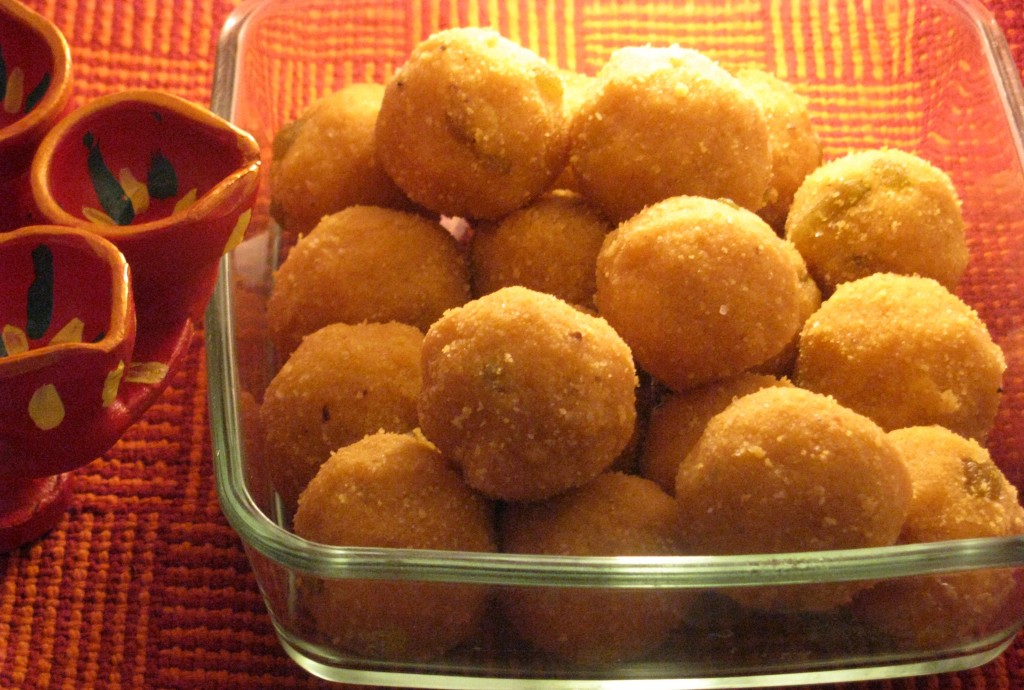 besan ka churma ladoo