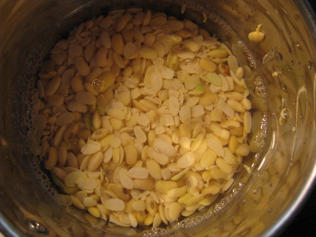 dehulled soybean in grinder 