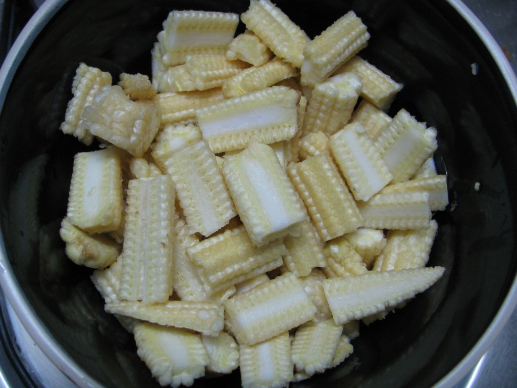 Baby corn pieces for manchurian