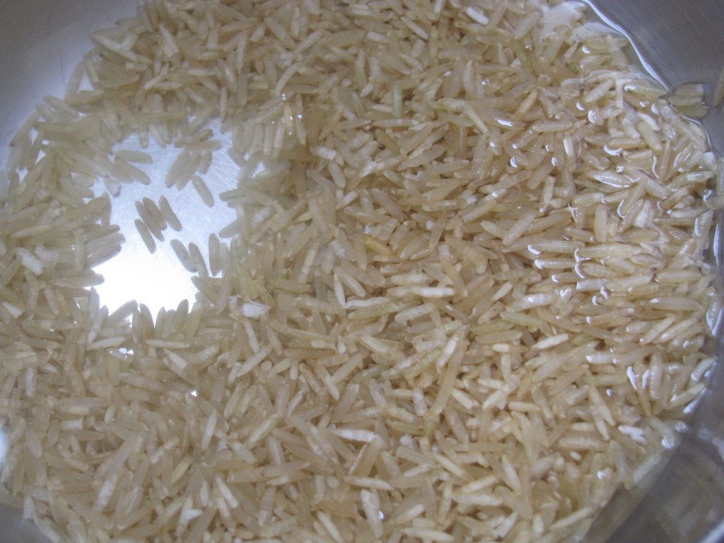 soak brown rice in water for 1/2 an hour