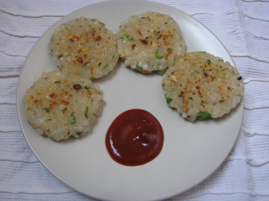 sabudana tikki can also be served without curd topping 