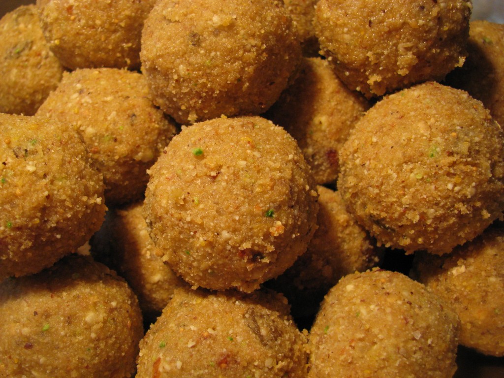 Gaund laddu | dinkache ladoo