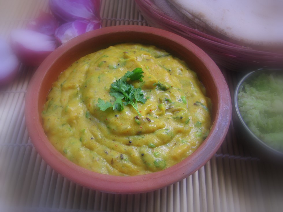 Pitla Recipe | Maharastrian Besan Pithla – HealthyVegRecipes